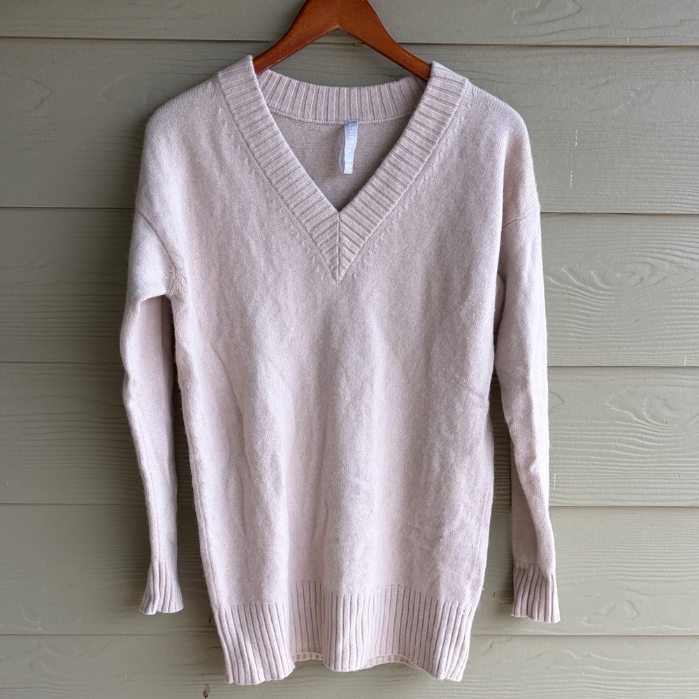 Athleta Soft Cream V-Neck Sweater
